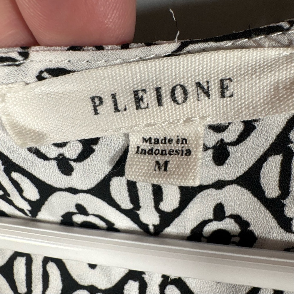 Pleione Women's Blouse Sz Medium Black White Pullover Long Sleeve Work Career - Picture 3 of 6